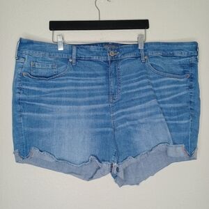 Torrid Light Wash Raw Hem Cuffed Jean Shorts Plus Size 28